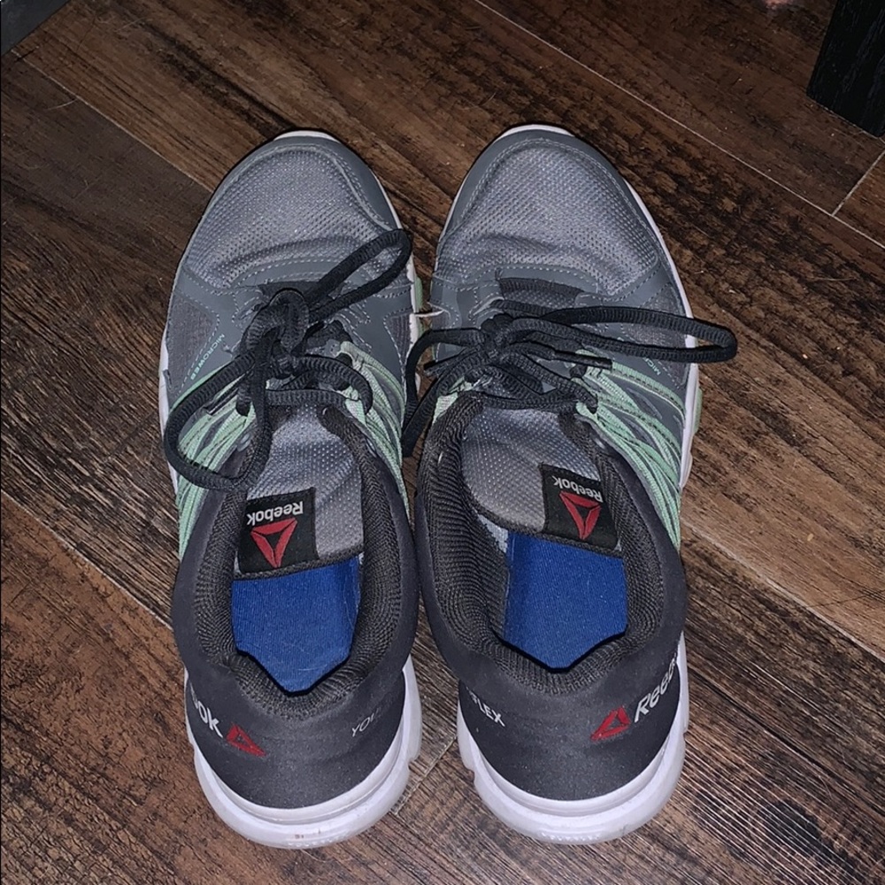 Reebok shoes - Picture 2 of 4